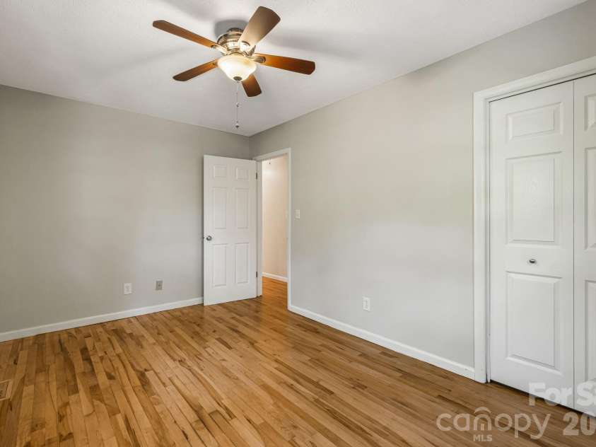 29 Independence Boulevard, Asheville, NC 28805.  MLS# CAR4377856, YatesRealty ID 24405. 