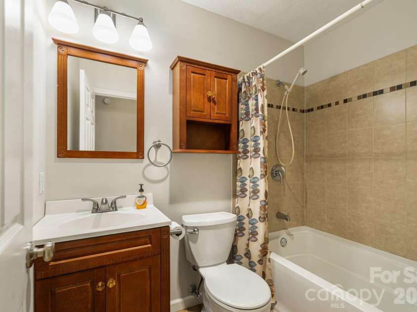 29 Independence Boulevard, Asheville, NC 28805.  MLS# CAR4377856, YatesRealty ID 24405. 