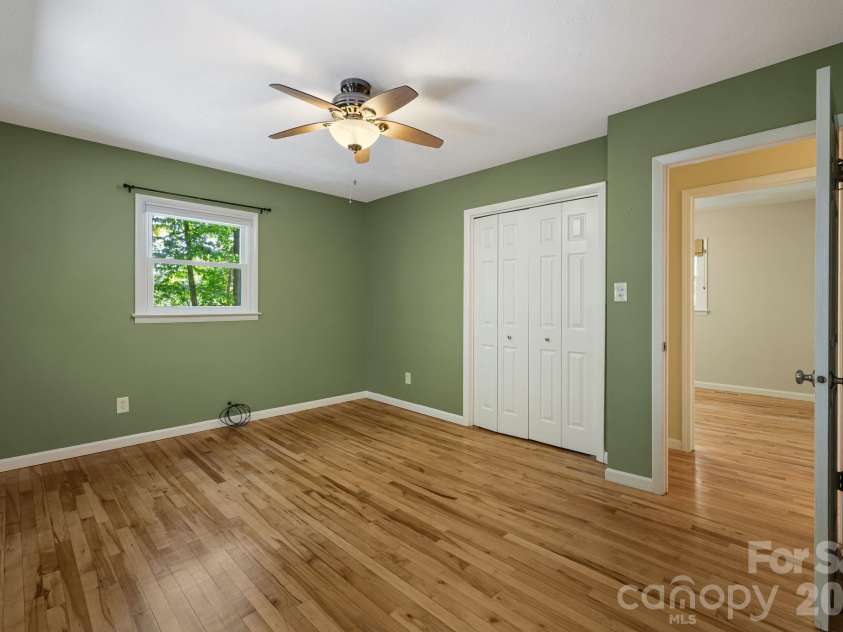 29 Independence Boulevard, Asheville, NC 28805.  MLS# CAR4377856, YatesRealty ID 24405. 