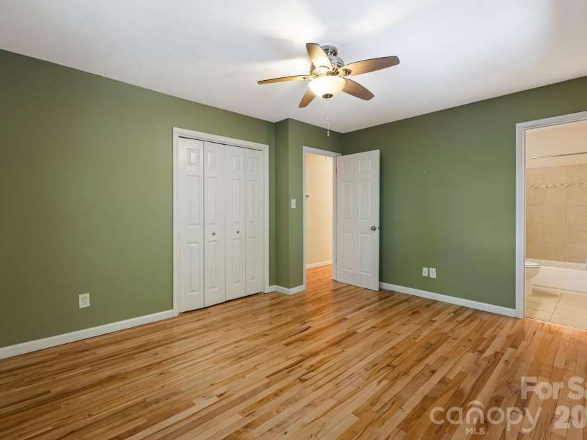 29 Independence Boulevard, Asheville, NC 28805.  MLS# CAR4377856, YatesRealty ID 24405. 