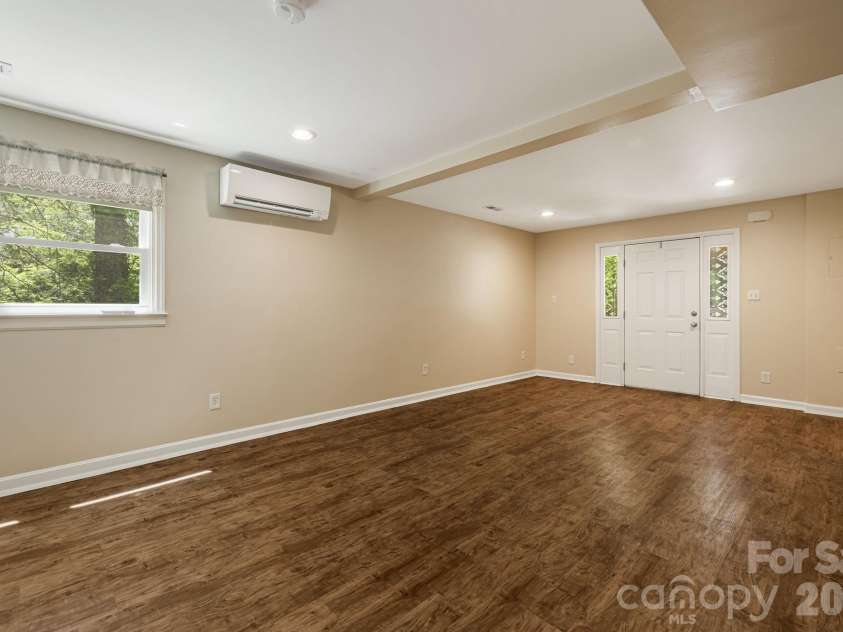 29 Independence Boulevard, Asheville, NC 28805.  MLS# CAR4377856, YatesRealty ID 24405. 