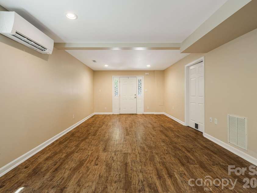29 Independence Boulevard, Asheville, NC 28805.  MLS# CAR4377856, YatesRealty ID 24405. 