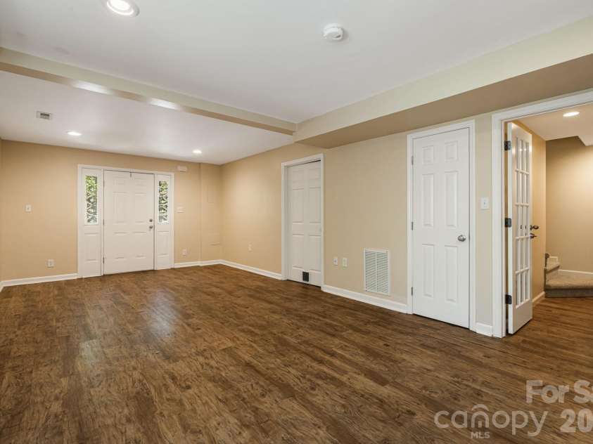 29 Independence Boulevard, Asheville, NC 28805.  MLS# CAR4377856, YatesRealty ID 24405. 