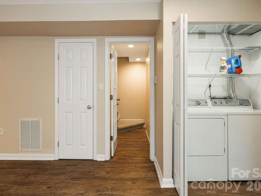 29 Independence Boulevard, Asheville, NC 28805.  MLS# CAR4377856, YatesRealty ID 24405. 