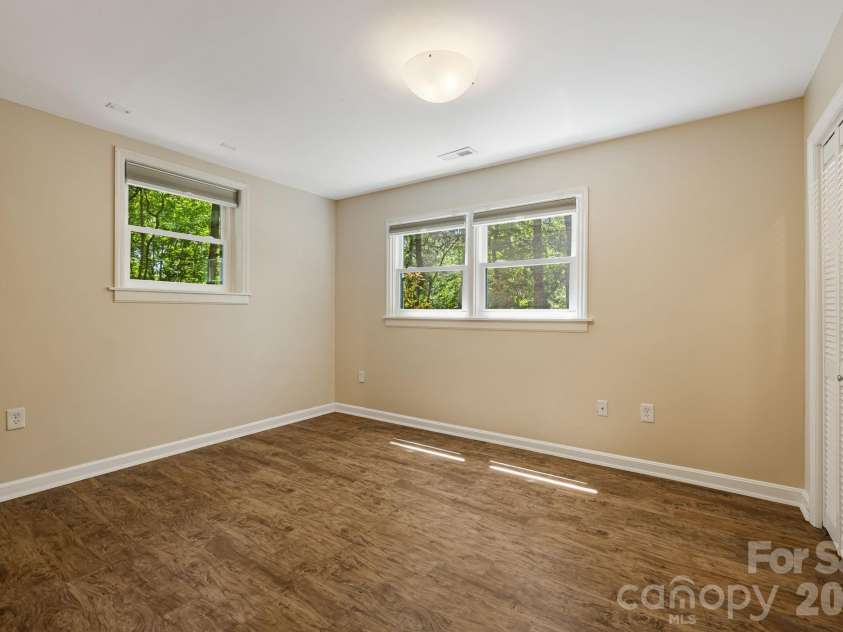 29 Independence Boulevard, Asheville, NC 28805.  MLS# CAR4377856, YatesRealty ID 24405. 