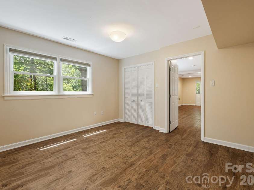 29 Independence Boulevard, Asheville, NC 28805.  MLS# CAR4377856, YatesRealty ID 24405. 