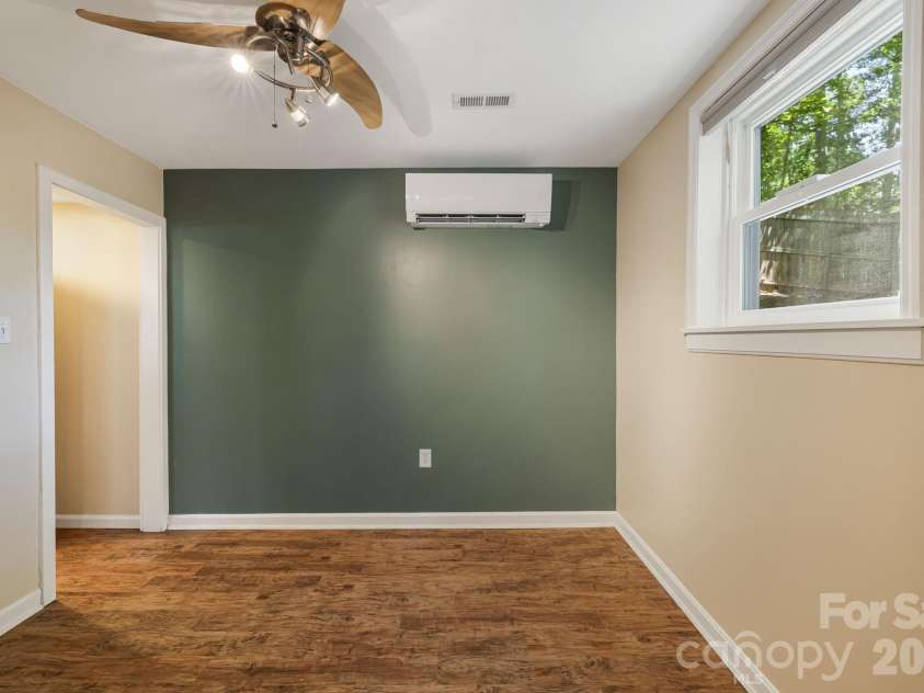 29 Independence Boulevard, Asheville, NC 28805.  MLS# CAR4377856, YatesRealty ID 24405. 