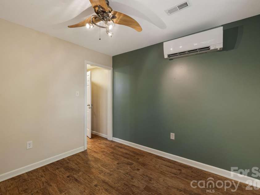 29 Independence Boulevard, Asheville, NC 28805.  MLS# CAR4377856, YatesRealty ID 24405. 