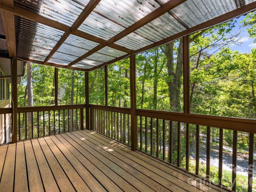 29 Independence Boulevard, Asheville, NC 28805.  MLS# CAR4377856, YatesRealty ID 24405. 