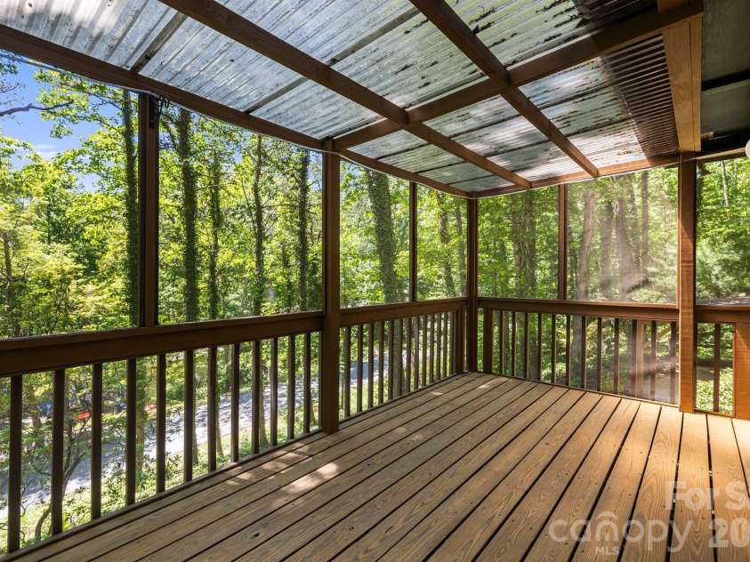 29 Independence Boulevard, Asheville, NC 28805.  MLS# CAR4377856, YatesRealty ID 24405. 