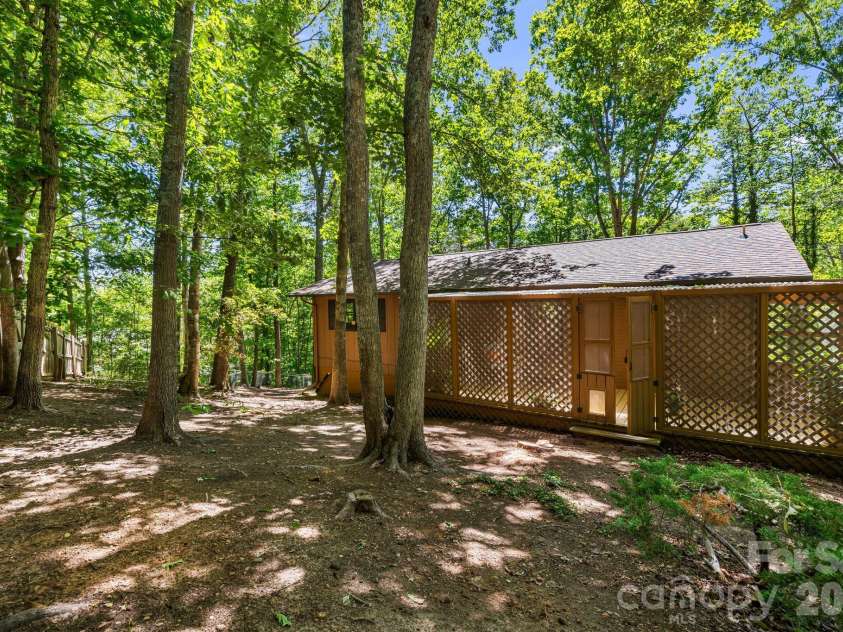 29 Independence Boulevard, Asheville, NC 28805.  MLS# CAR4377856, YatesRealty ID 24405. 