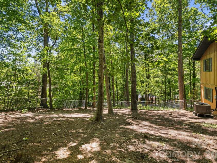 29 Independence Boulevard, Asheville, NC 28805.  MLS# CAR4377856, YatesRealty ID 24405. 