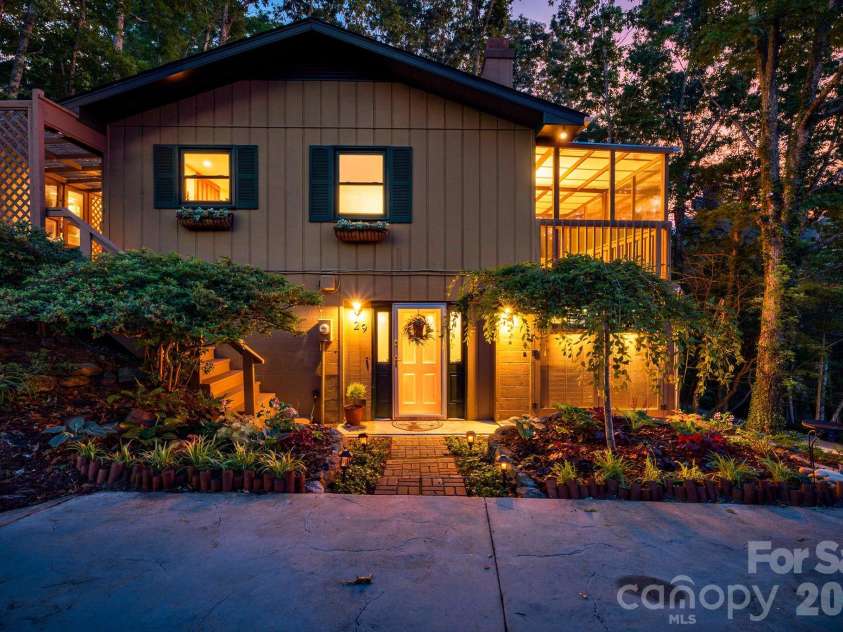 29 Independence Boulevard, Asheville, NC 28805.  MLS# CAR4377856, YatesRealty ID 24405. Virtual Twilight