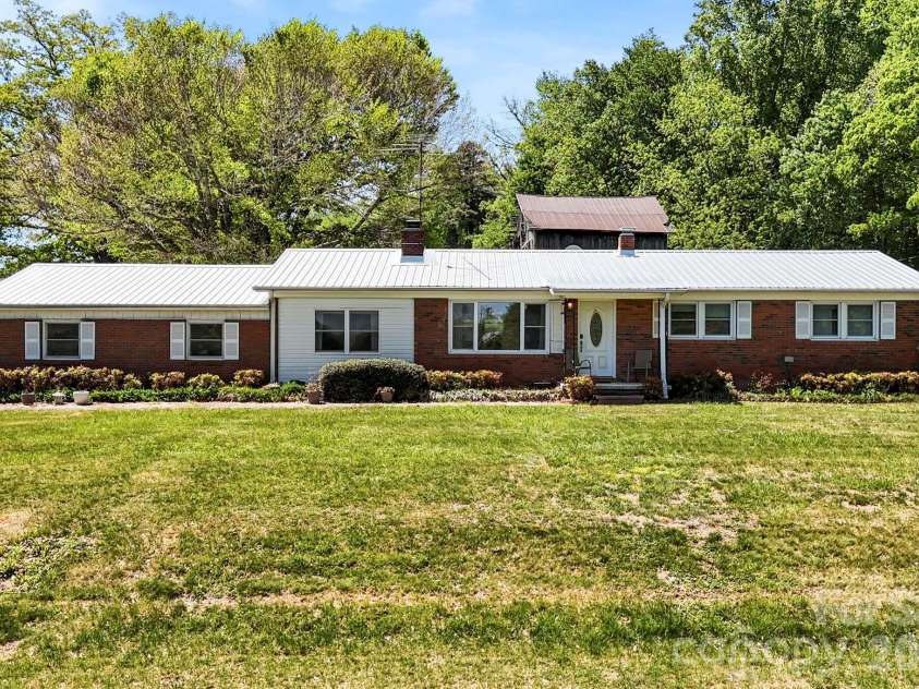 18 Hilda Lane, Mills River, NC 28759.  MLS# CAR4376223, YatesRealty ID 24406. 
