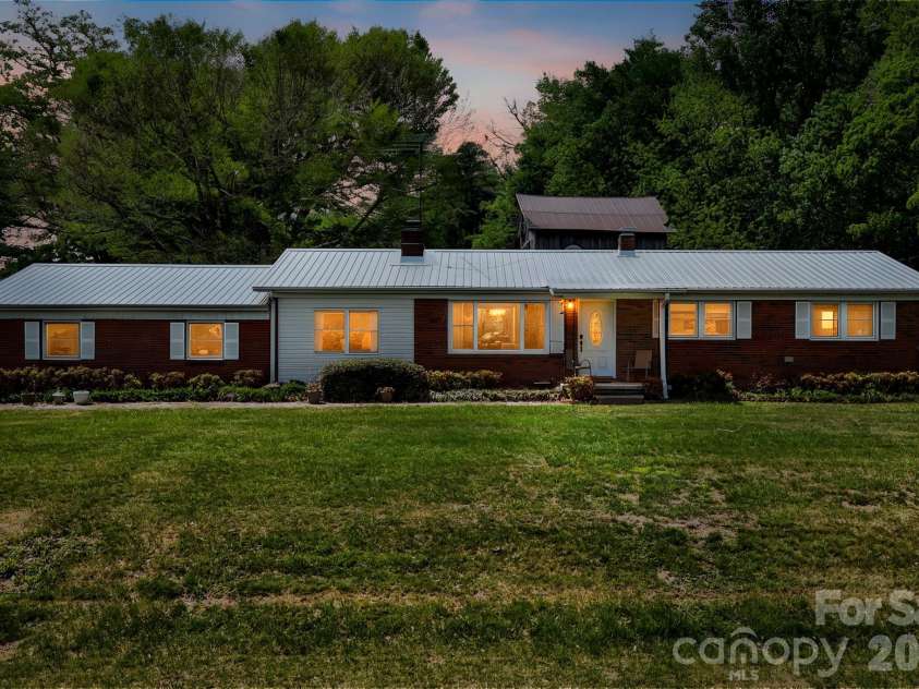 18 Hilda Lane, Mills River, NC 28759.  MLS# CAR4376223, YatesRealty ID 24406. 