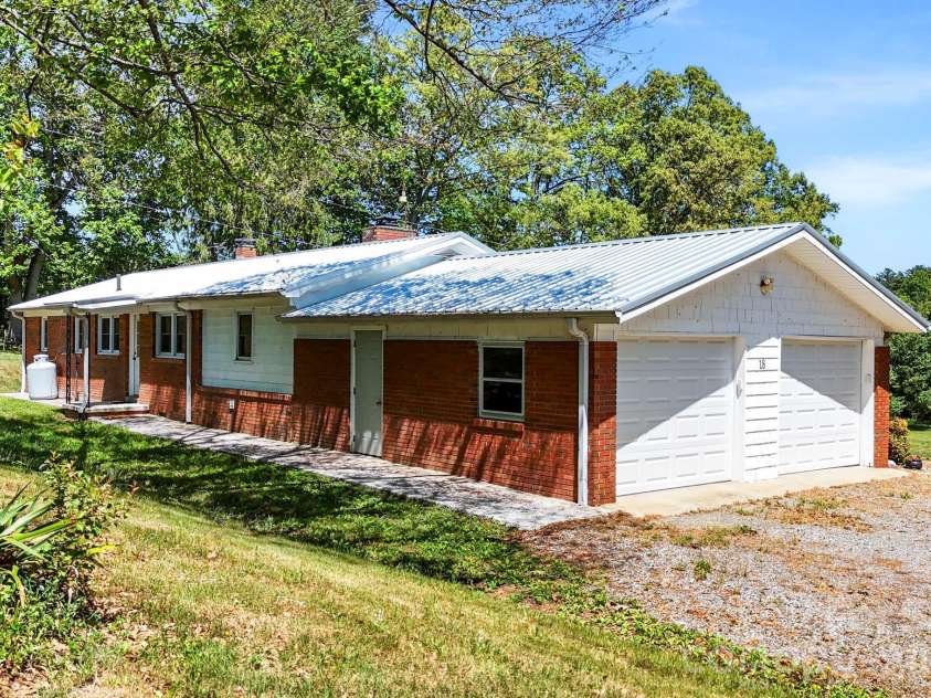 18 Hilda Lane, Mills River, NC 28759.  MLS# CAR4376223, YatesRealty ID 24406. 