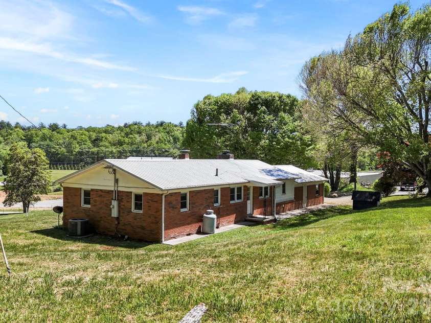 18 Hilda Lane, Mills River, NC 28759.  MLS# CAR4376223, YatesRealty ID 24406. 