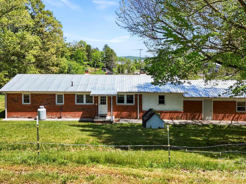 18 Hilda Lane, Mills River, NC 28759.  MLS# CAR4376223, YatesRealty ID 24406. 