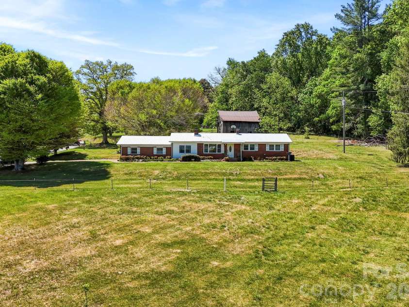 18 Hilda Lane, Mills River, NC 28759.  MLS# CAR4376223, YatesRealty ID 24406. 