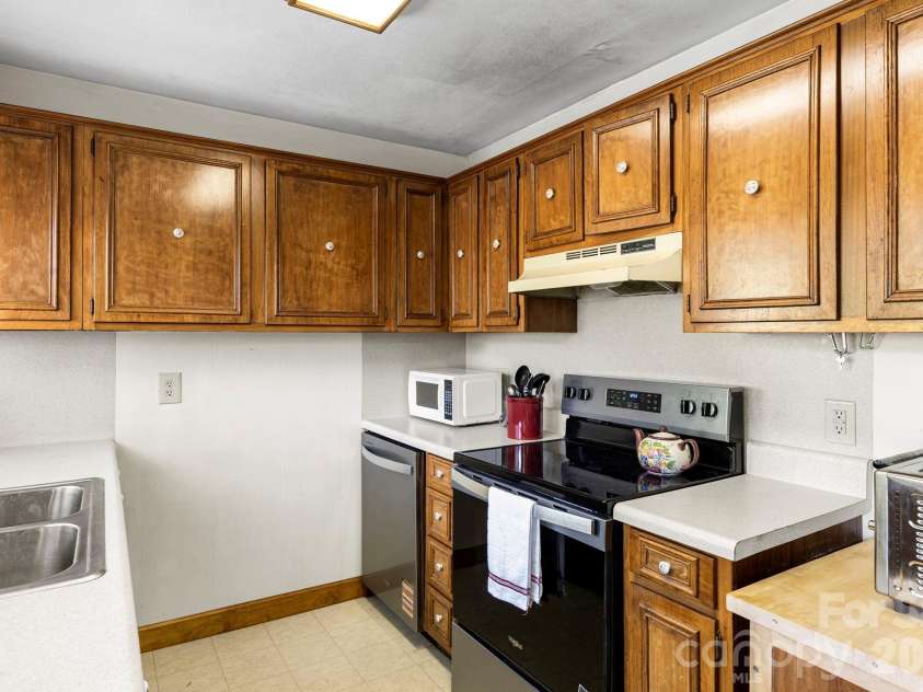 18 Hilda Lane, Mills River, NC 28759.  MLS# CAR4376223, YatesRealty ID 24406. 