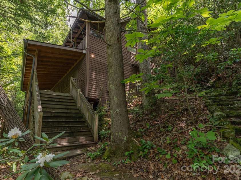 408 South Carolina Terrace, Montreat, NC 28757.  MLS# CAR4277400, YatesRealty ID 24406. 