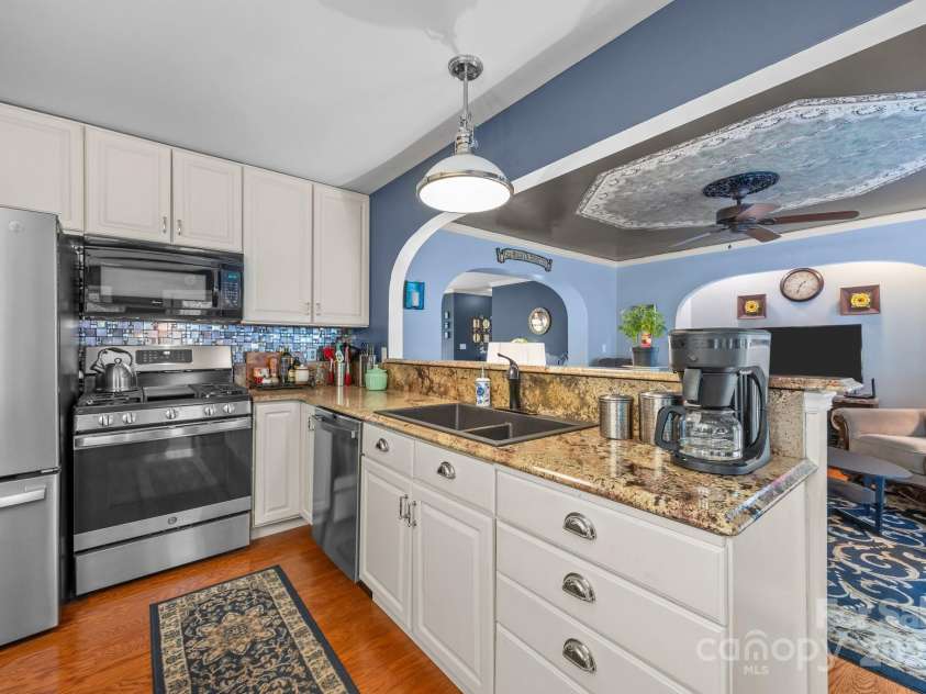 235 Kinder Lane, Canton, NC 28716.  MLS# CAR4270406, YatesRealty ID 24407. 