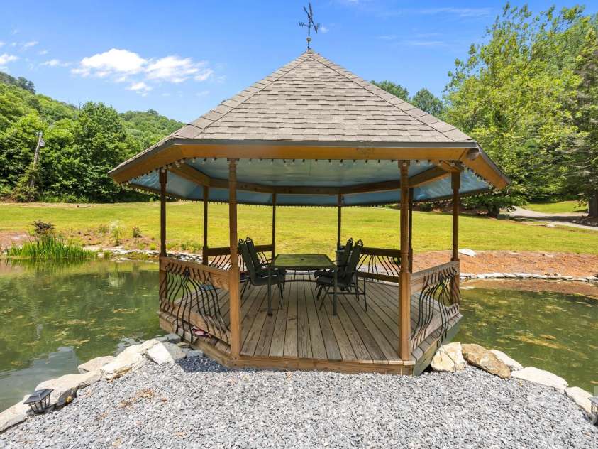 235 Kinder Lane, Canton, NC 28716.  MLS# CAR4270406, YatesRealty ID 24407. 