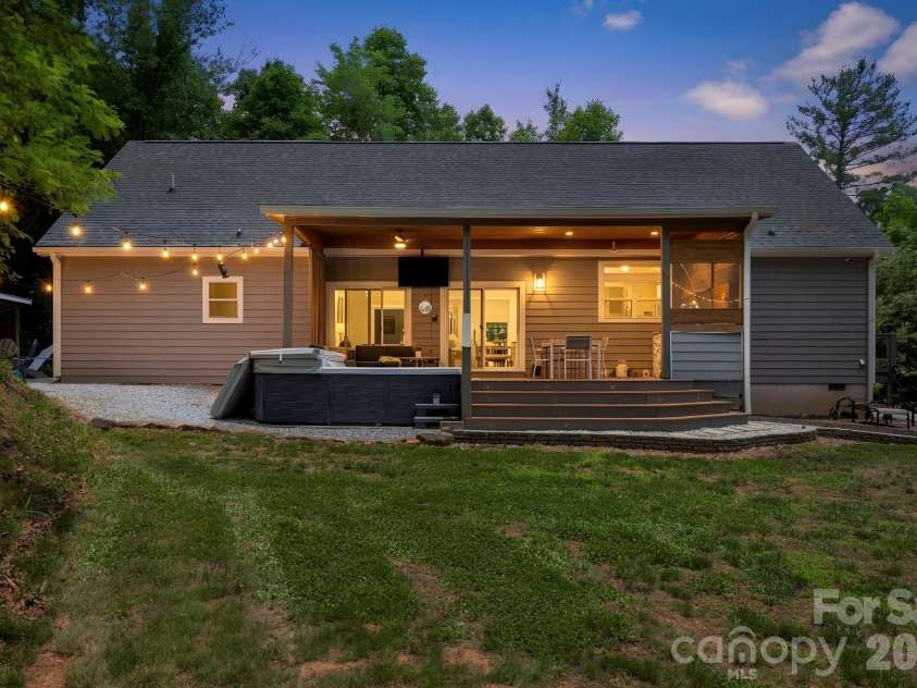 311 Charming Lane, Hendersonville, NC 28792.  MLS# CAR4384308, YatesRealty ID 24407. 