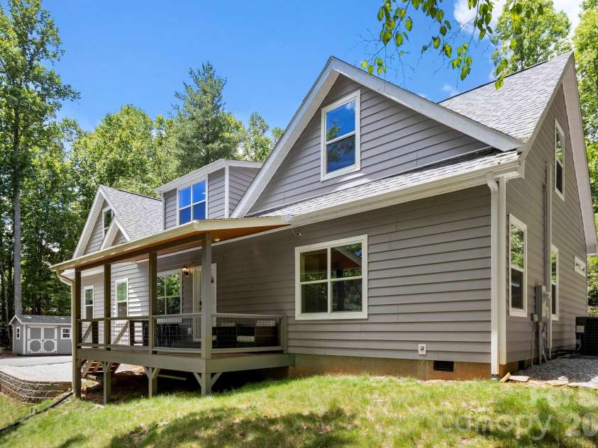 311 Charming Lane, Hendersonville, NC 28792.  MLS# CAR4384308, YatesRealty ID 24407. 