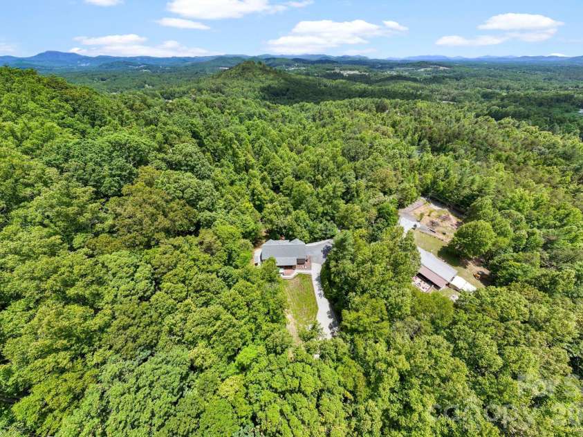 311 Charming Lane, Hendersonville, NC 28792.  MLS# CAR4384308, YatesRealty ID 24407. 