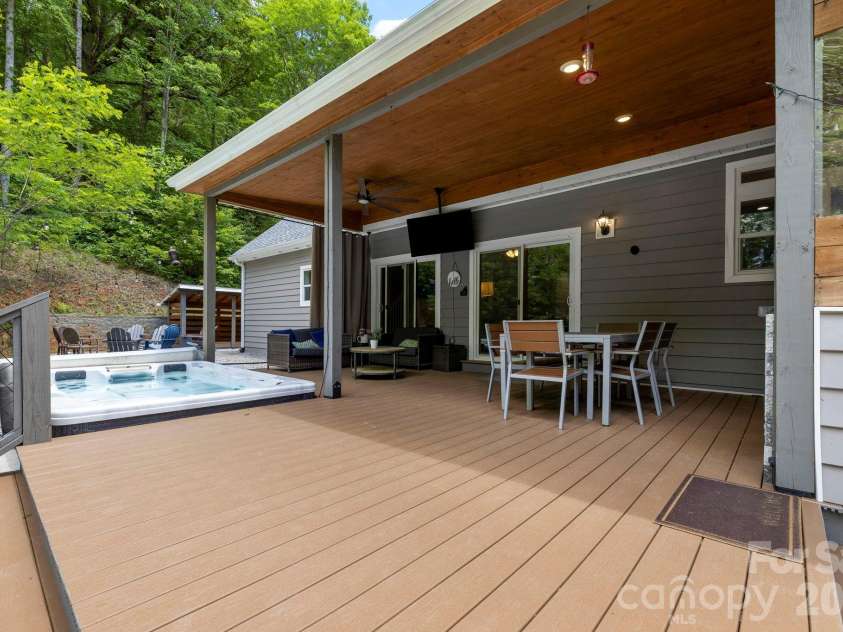 311 Charming Lane, Hendersonville, NC 28792.  MLS# CAR4384308, YatesRealty ID 24407. 