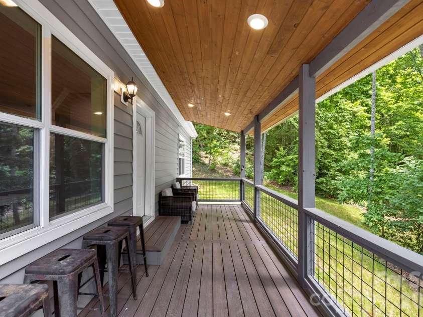 311 Charming Lane, Hendersonville, NC 28792.  MLS# CAR4384308, YatesRealty ID 24407. 