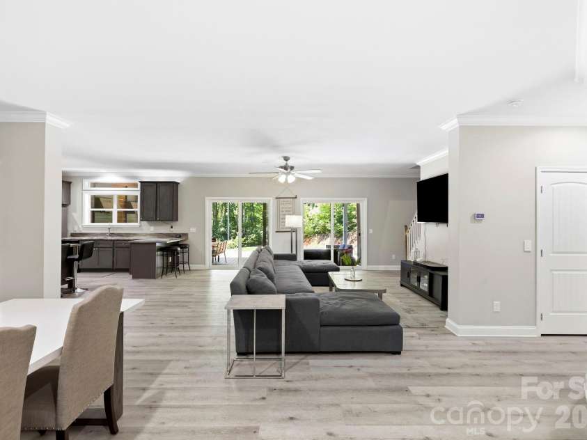 311 Charming Lane, Hendersonville, NC 28792.  MLS# CAR4384308, YatesRealty ID 24407. 