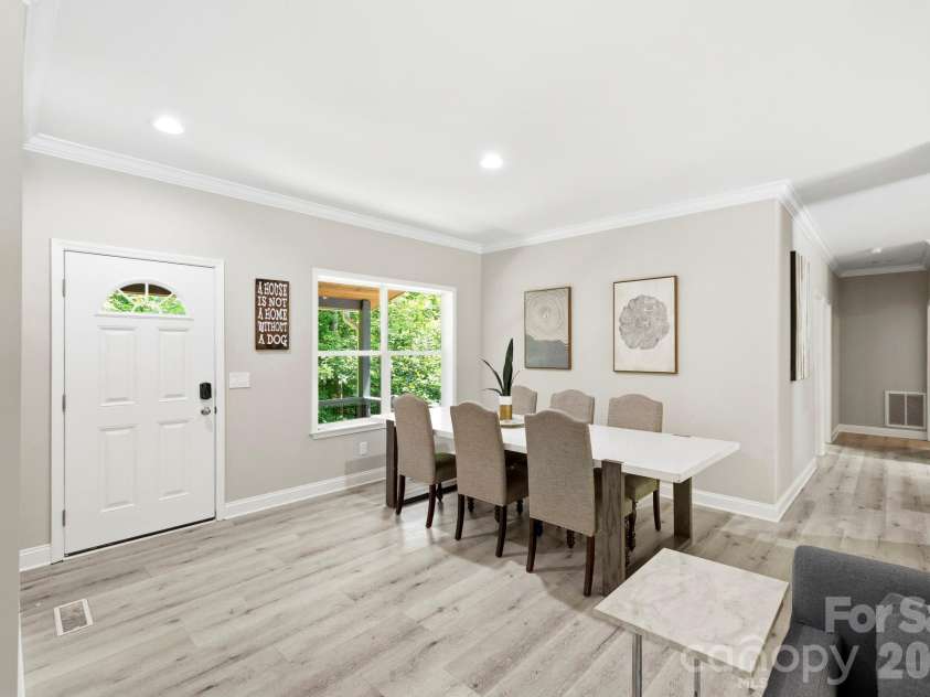 311 Charming Lane, Hendersonville, NC 28792.  MLS# CAR4384308, YatesRealty ID 24407. 
