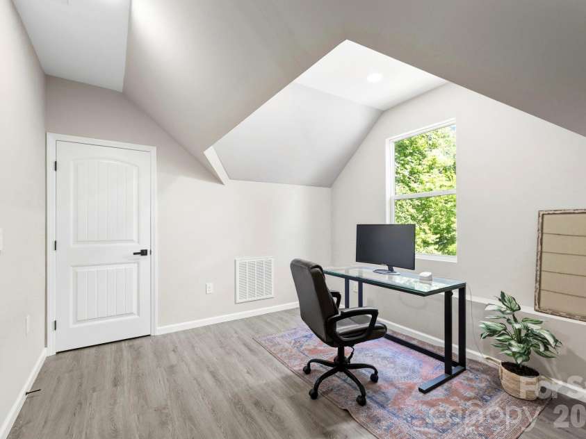 311 Charming Lane, Hendersonville, NC 28792.  MLS# CAR4384308, YatesRealty ID 24407. 