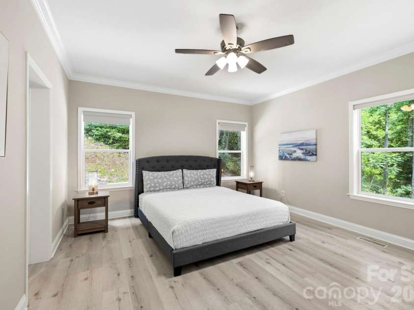 311 Charming Lane, Hendersonville, NC 28792.  MLS# CAR4384308, YatesRealty ID 24407. 