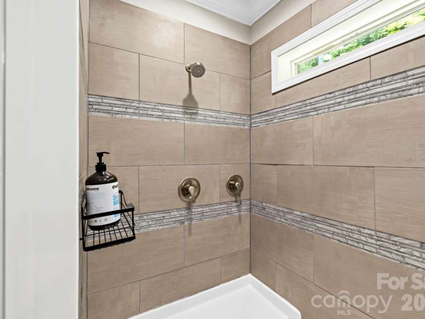 311 Charming Lane, Hendersonville, NC 28792.  MLS# CAR4384308, YatesRealty ID 24407. 