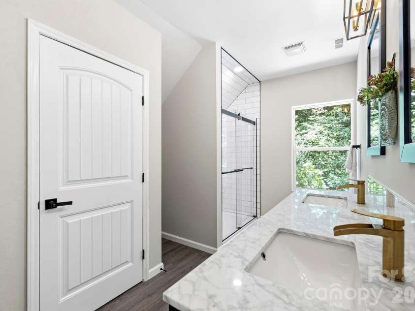 311 Charming Lane, Hendersonville, NC 28792.  MLS# CAR4384308, YatesRealty ID 24407. 