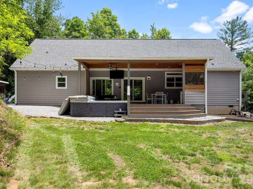 311 Charming Lane, Hendersonville, NC 28792.  MLS# CAR4384308, YatesRealty ID 24407. 
