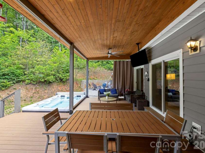 311 Charming Lane, Hendersonville, NC 28792.  MLS# CAR4384308, YatesRealty ID 24407. 