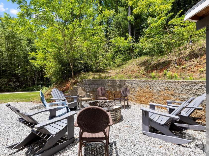 311 Charming Lane, Hendersonville, NC 28792.  MLS# CAR4384308, YatesRealty ID 24407. 