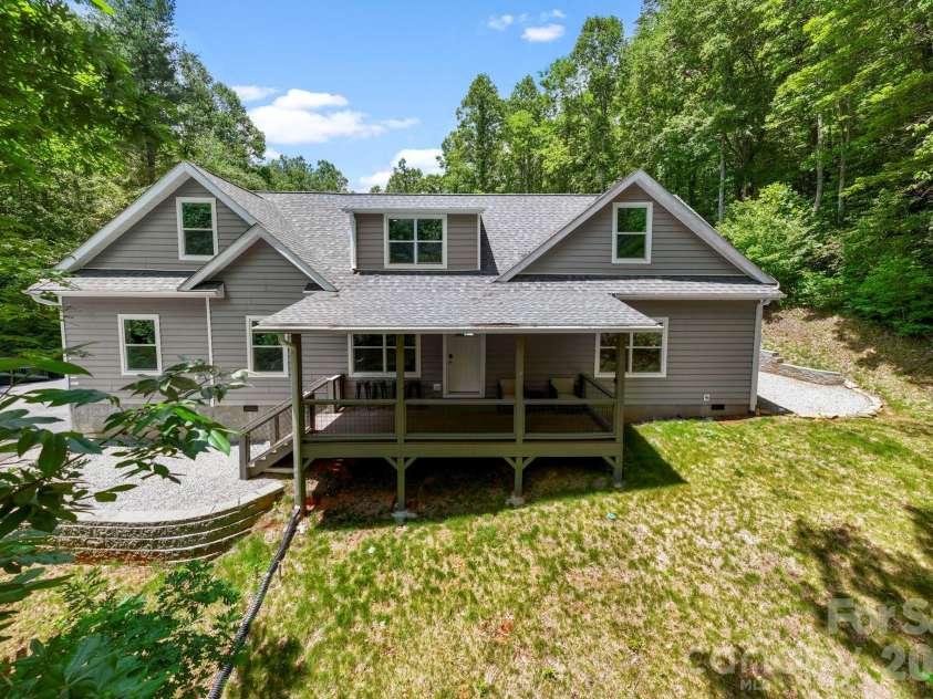 311 Charming Lane, Hendersonville, NC 28792.  MLS# CAR4384308, YatesRealty ID 24407. 