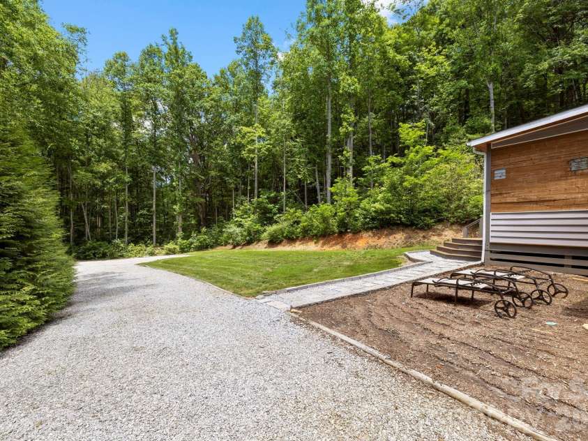 311 Charming Lane, Hendersonville, NC 28792.  MLS# CAR4384308, YatesRealty ID 24407. 