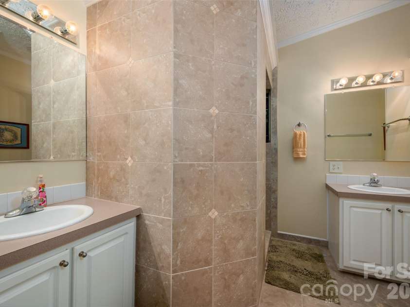 2504 Cottage Lane, Liberty Hill, SC 29074.  MLS# CAR4380286, YatesRealty ID 24408. 2nd Suite