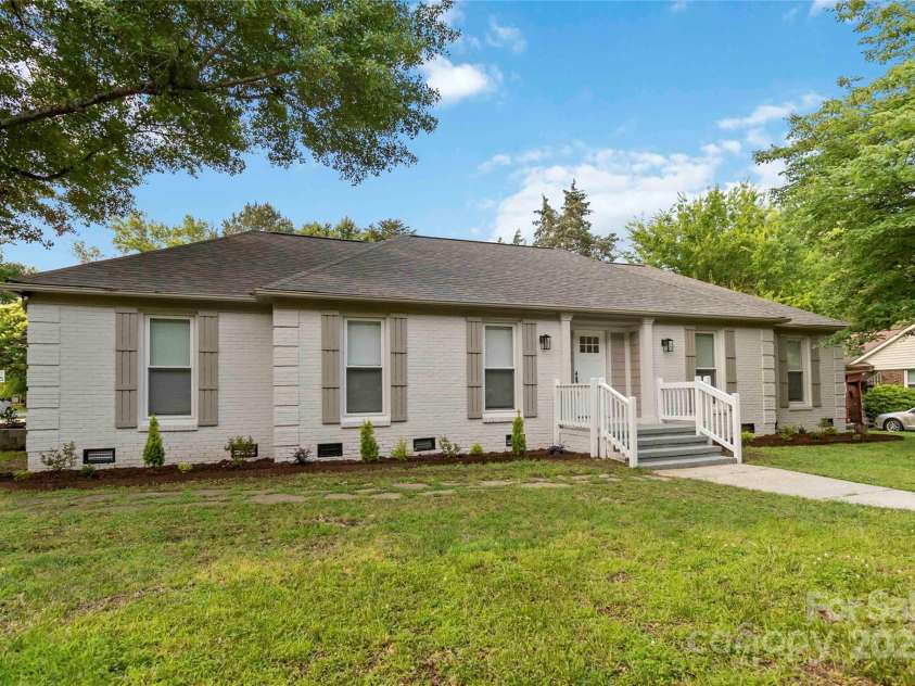 3801 Rea Road, Charlotte, NC 28226.  MLS# CAR4265177, YatesRealty ID 24408. 