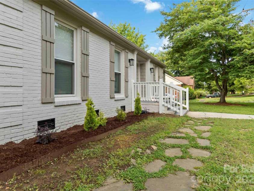 3801 Rea Road, Charlotte, NC 28226.  MLS# CAR4265177, YatesRealty ID 24408. 