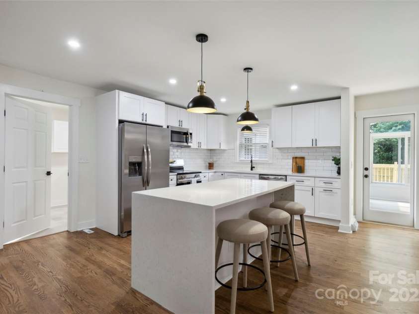 3801 Rea Road, Charlotte, NC 28226.  MLS# CAR4265177, YatesRealty ID 24408. 