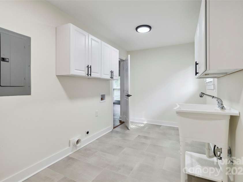 3801 Rea Road, Charlotte, NC 28226.  MLS# CAR4265177, YatesRealty ID 24408. 