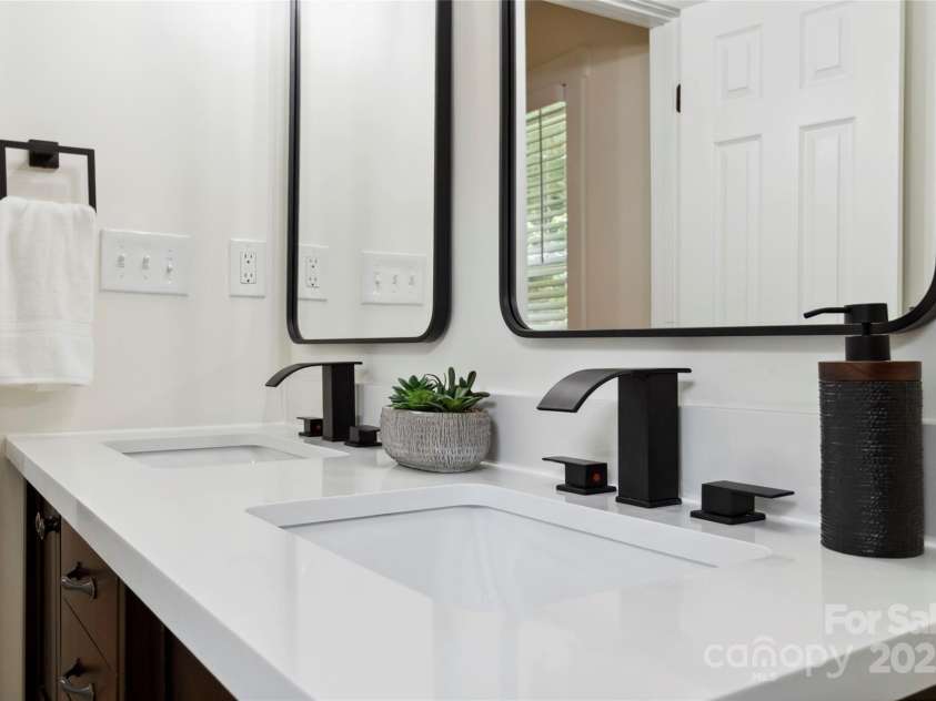 3801 Rea Road, Charlotte, NC 28226.  MLS# CAR4265177, YatesRealty ID 24408. 