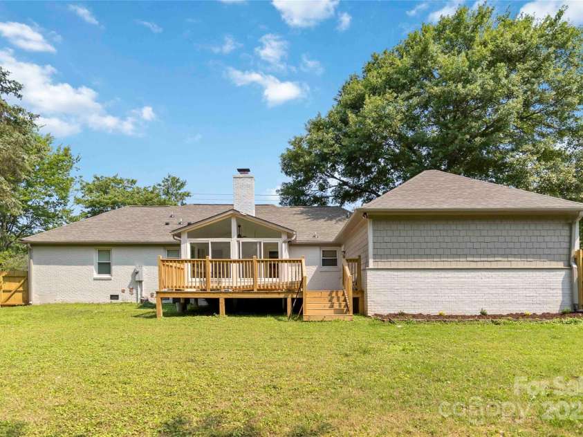 3801 Rea Road, Charlotte, NC 28226.  MLS# CAR4265177, YatesRealty ID 24408. 